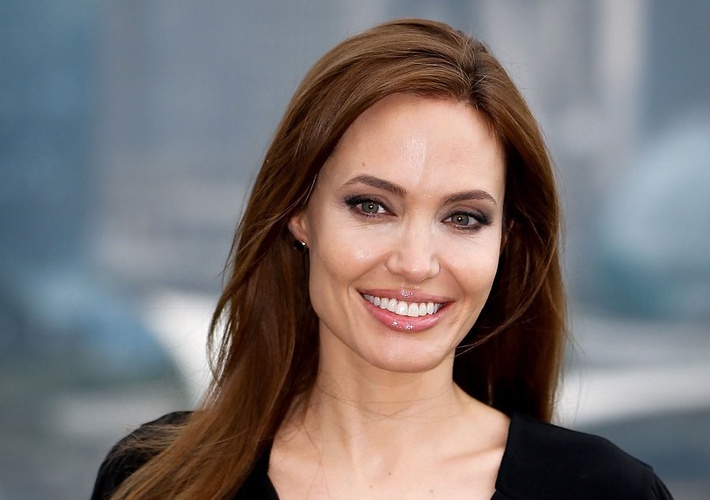 Анджелине Джоли приписывают роман  
