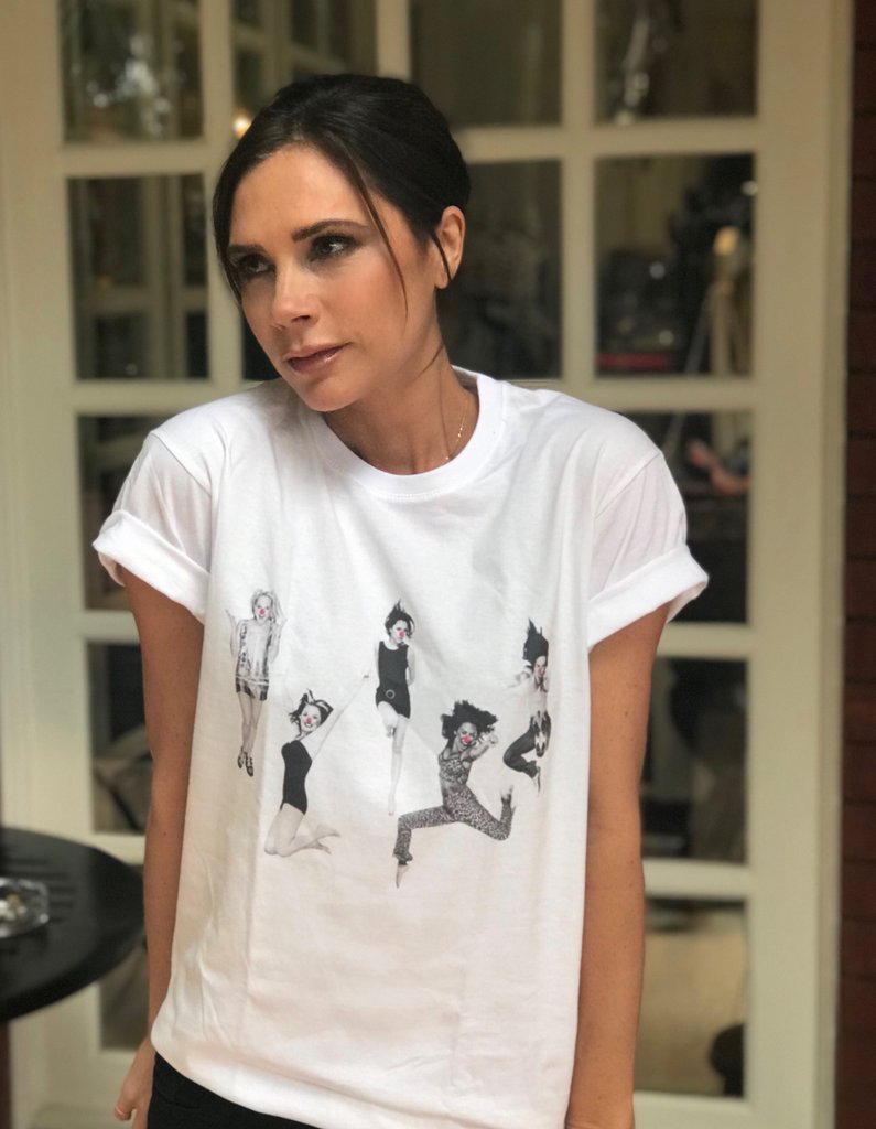 Виктория Бекхэм выпустила футболки с изображением Spice Girls, чтобы помочь детям 